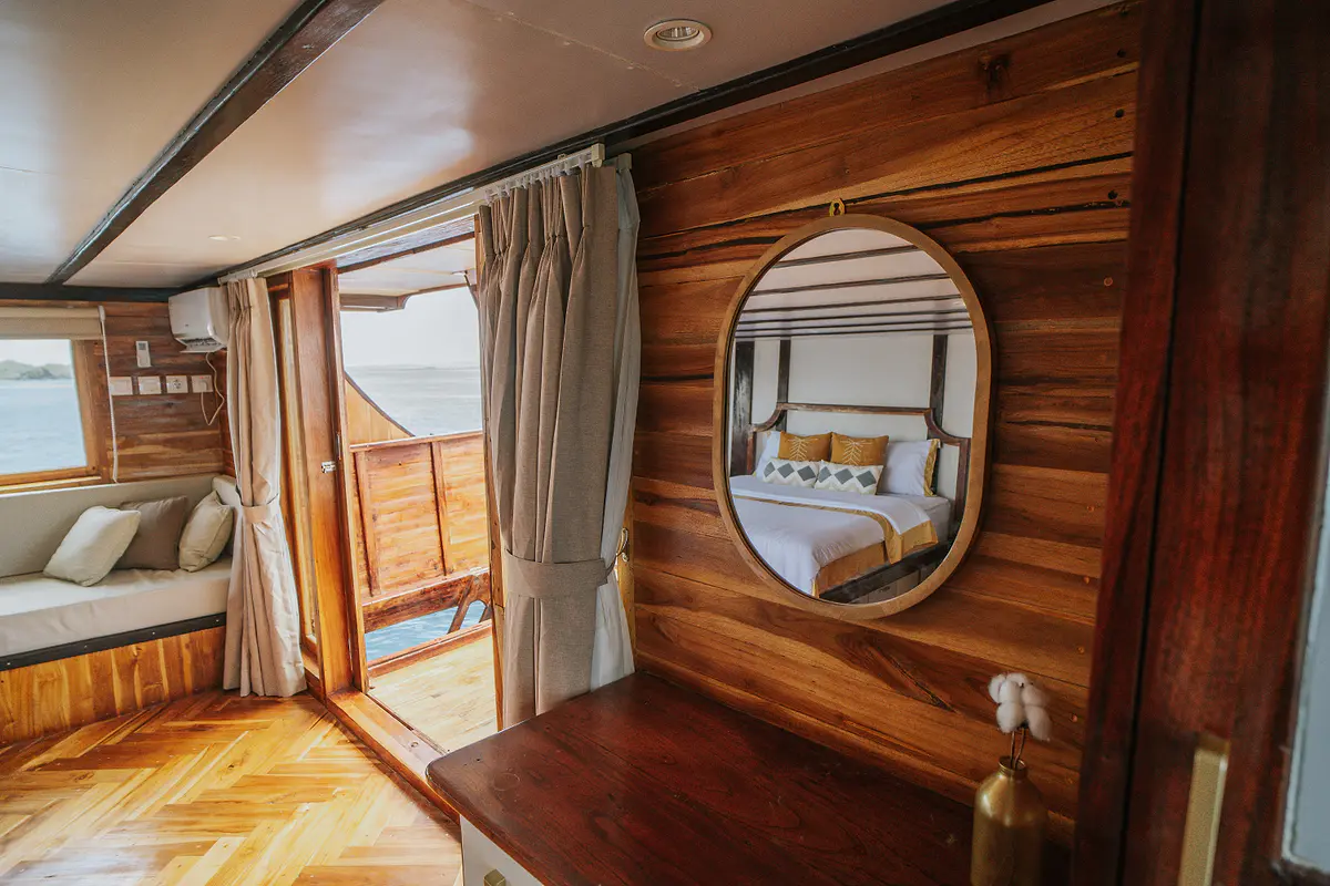 Master Bedroom with Balcony & Outdoor Bathtub - Image 1